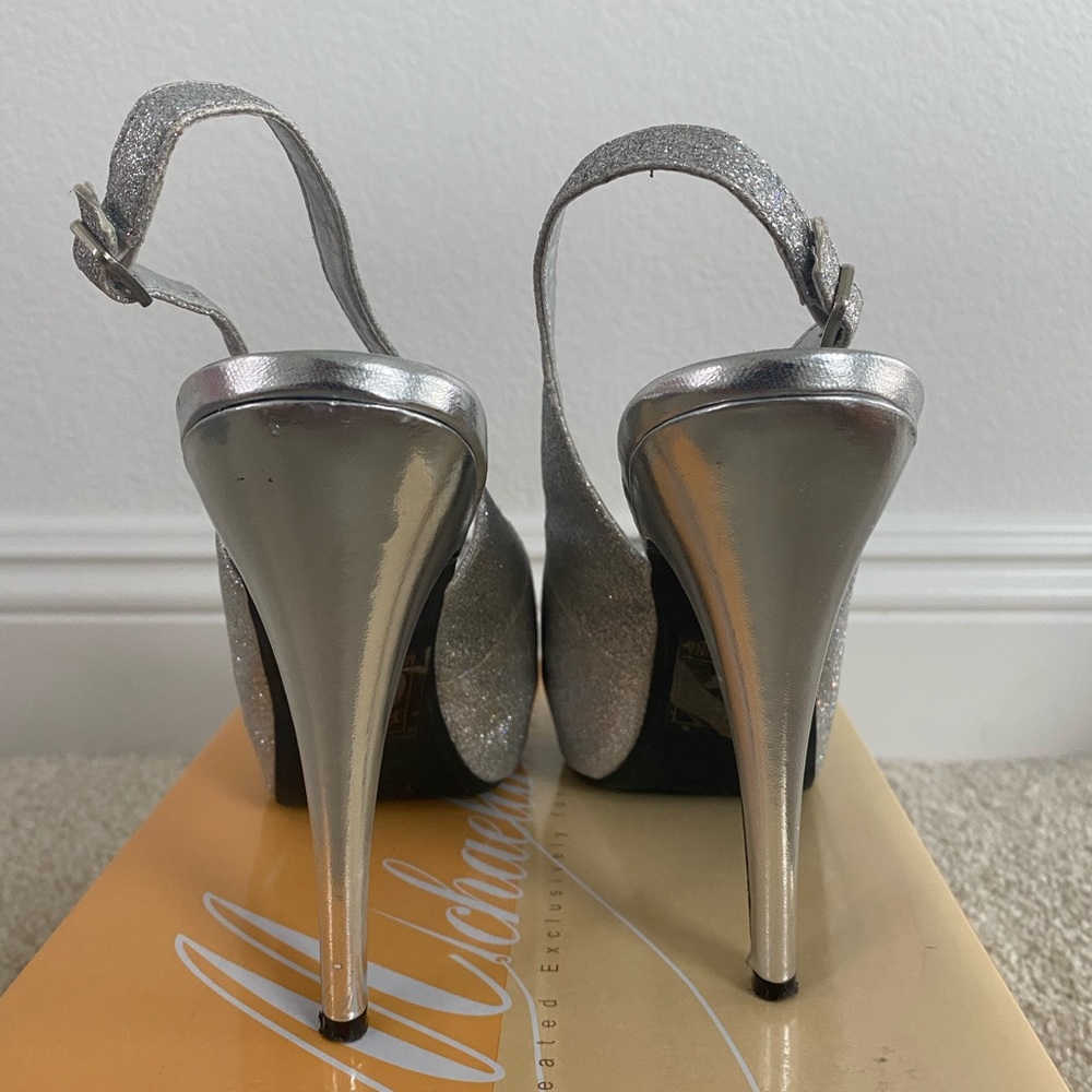 Heels - Picture 3 of 4